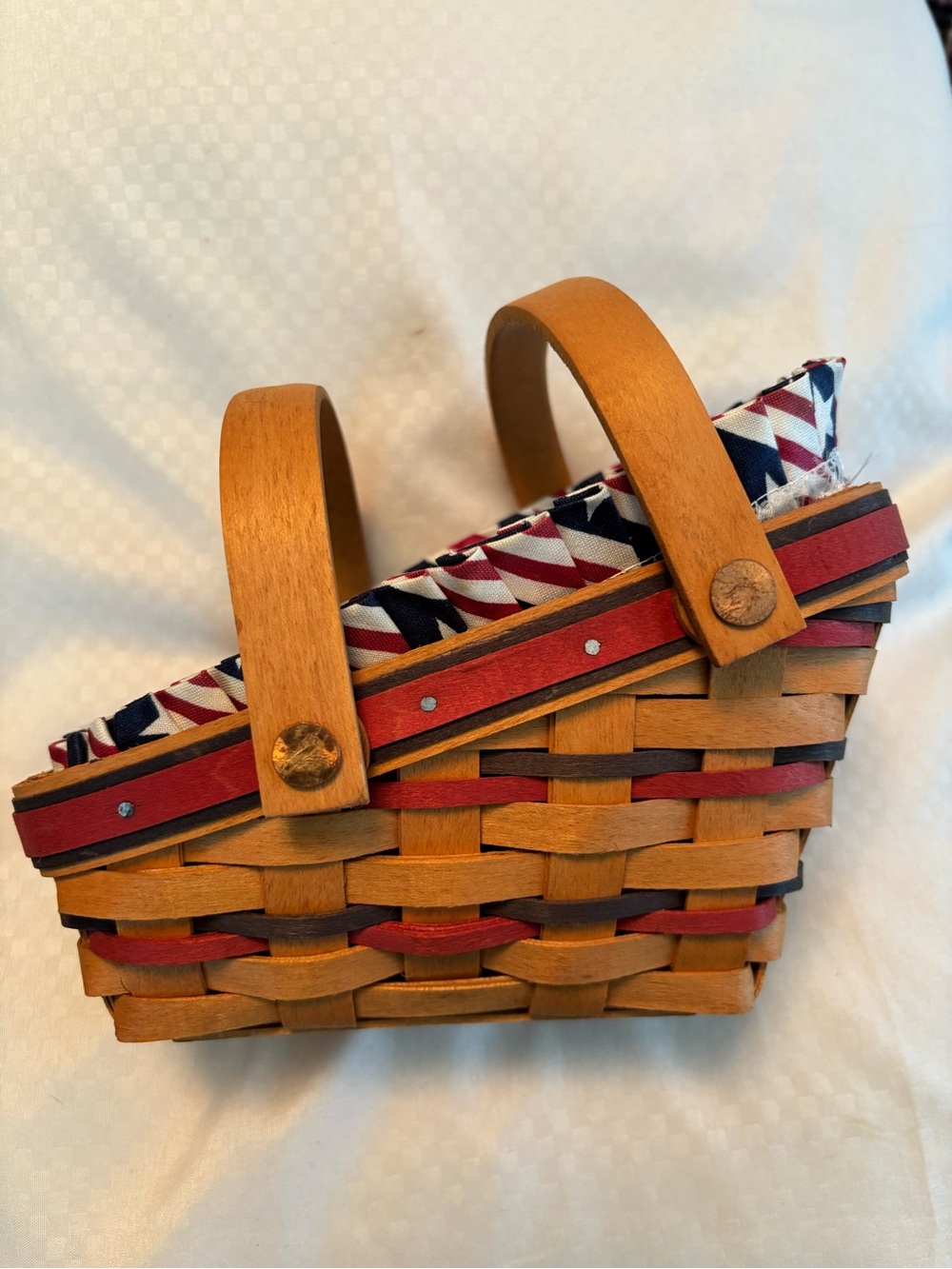 Longaberger 1996 Summertime basket, liner and divided protector.